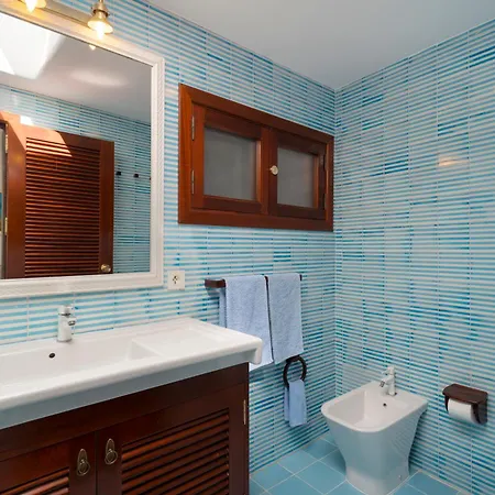 Holiday home Sea Front Caleton *